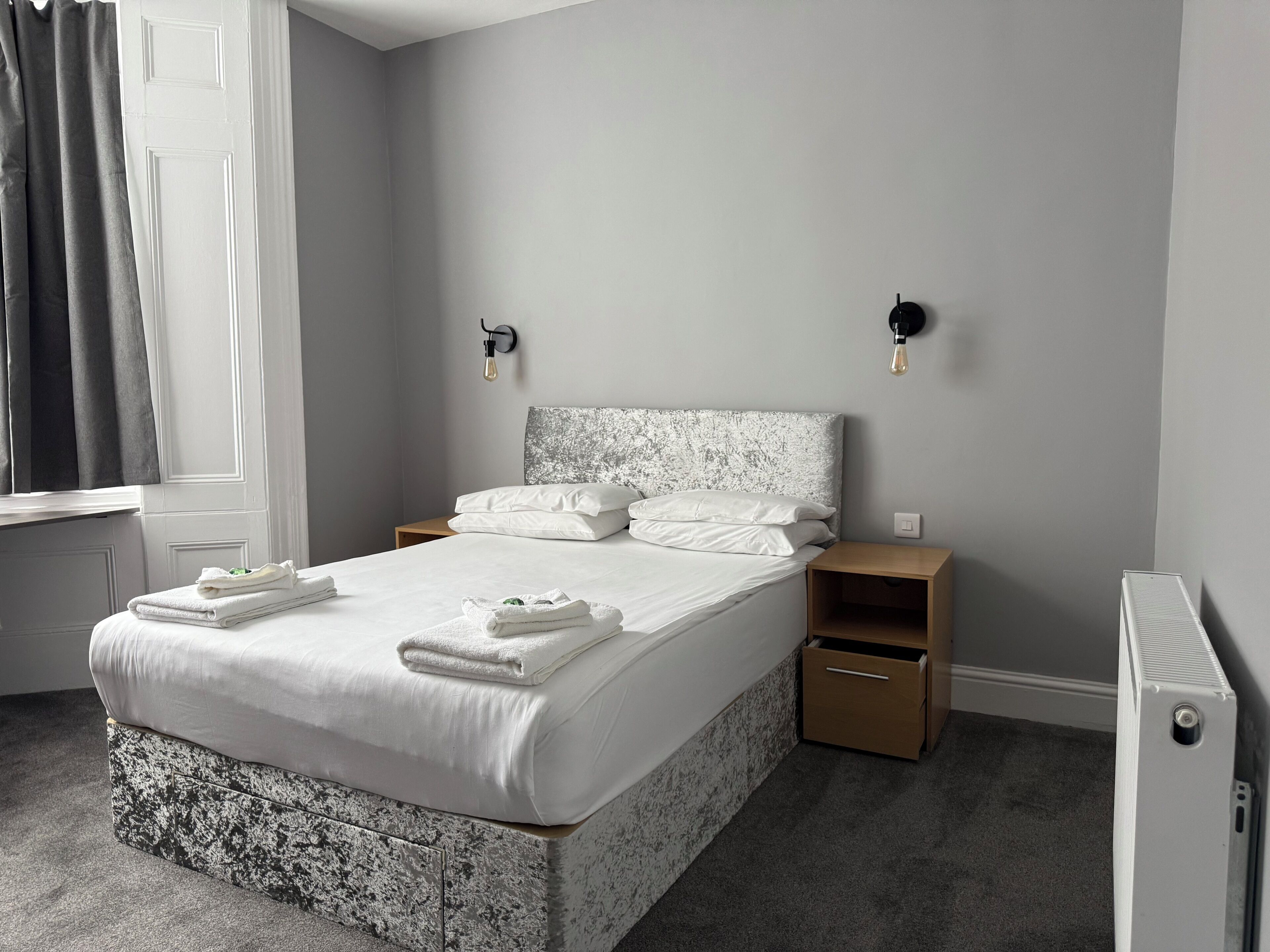 Superior Double Room | Desk, bed sheets