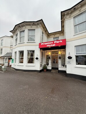 Front of property - Preston Park Hotel (Brighton)