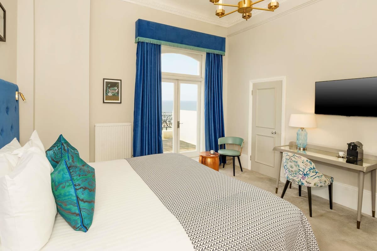 Privilege, Double Room, 1 Double Bed, Balcony, Sea View | In-room safe, desk, iron/ironing board, free WiFi