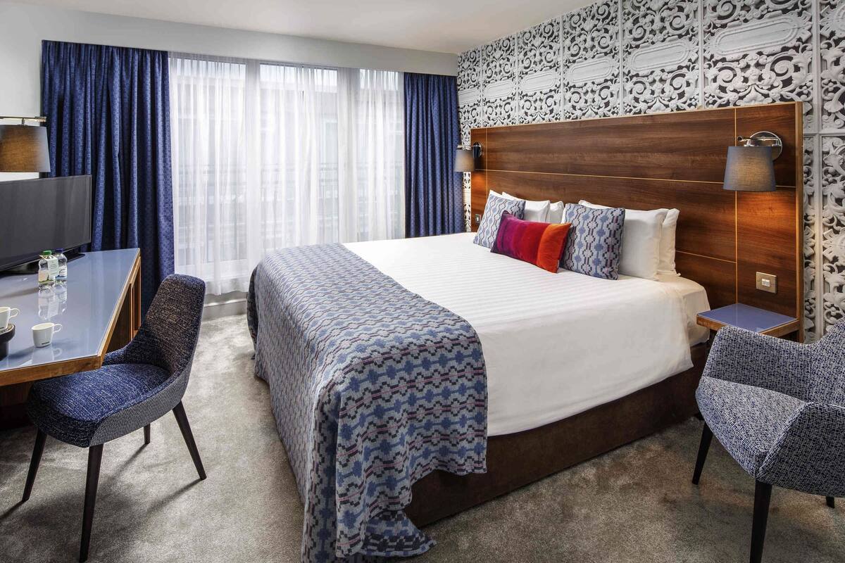 Privilege, Premium Double Room, 1 Double Bed | In-room safe, desk, iron/ironing board, WiFi (free)