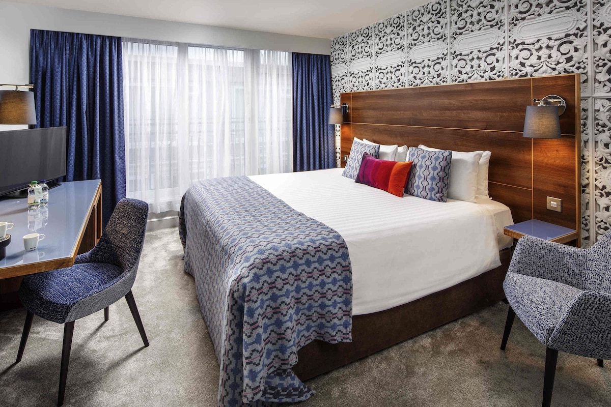 Privilege, Premium Double Room, 1 Double Bed | In-room safe, desk, iron/ironing board, free WiFi