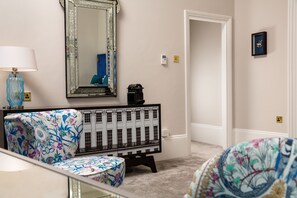 In-room safe, desk, iron/ironing board, free WiFi - Mercure Brighton Seafront Hotel (Brighton)