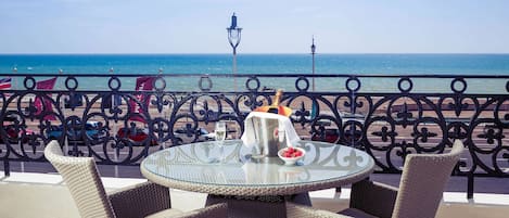 Breakfast, lunch and dinner served