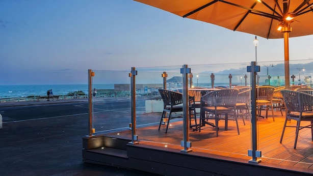 Breakfast, lunch and dinner served - Mercure Brighton Seafront Hotel (Brighton)