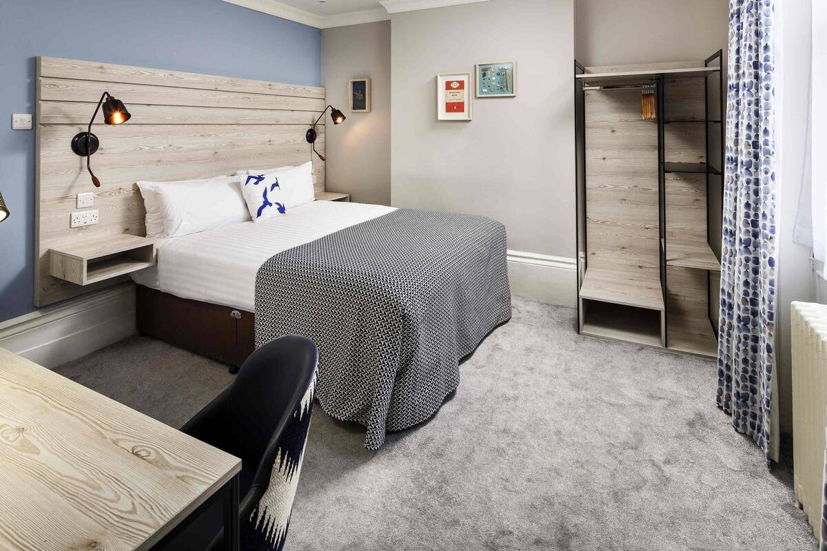 In-room safe, desk, iron/ironing board, WiFi (free)
