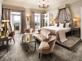 Caja fuerte, escritorio, tabla de planchar con plancha y wifi gratis