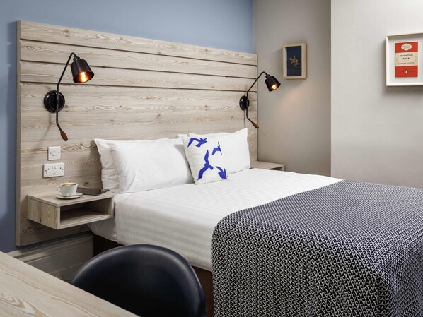 In-room safe, desk, iron/ironing board, free WiFi - Mercure Brighton Seafront Hotel (Brighton)