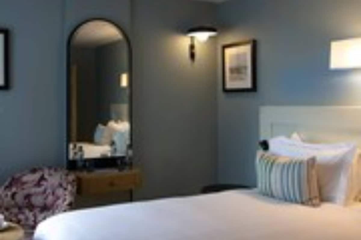 1 bedroom, premium bedding, tempur-pedic beds, in-room safe