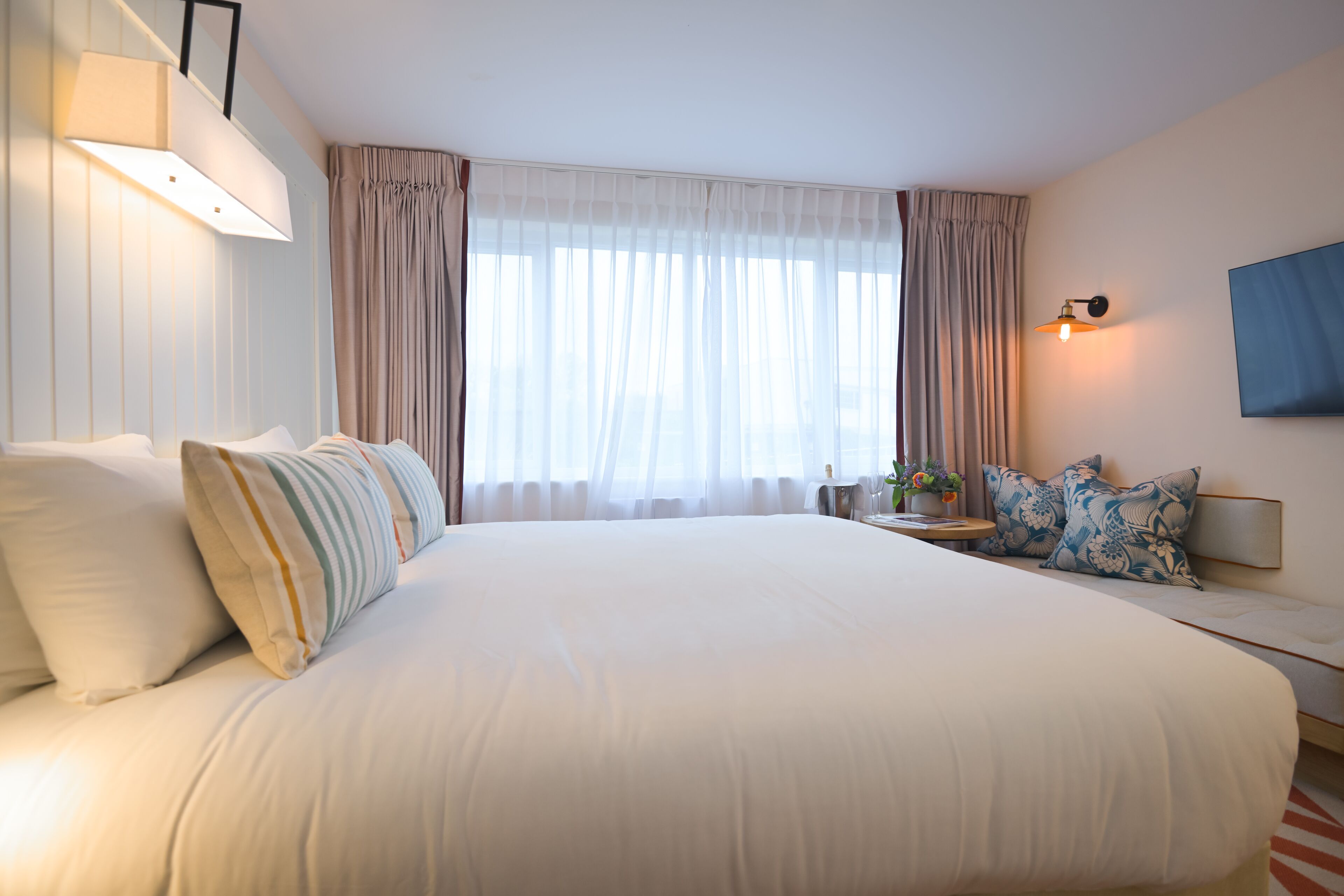 1 bedroom, premium bedding, tempur-pedic beds, in-room safe