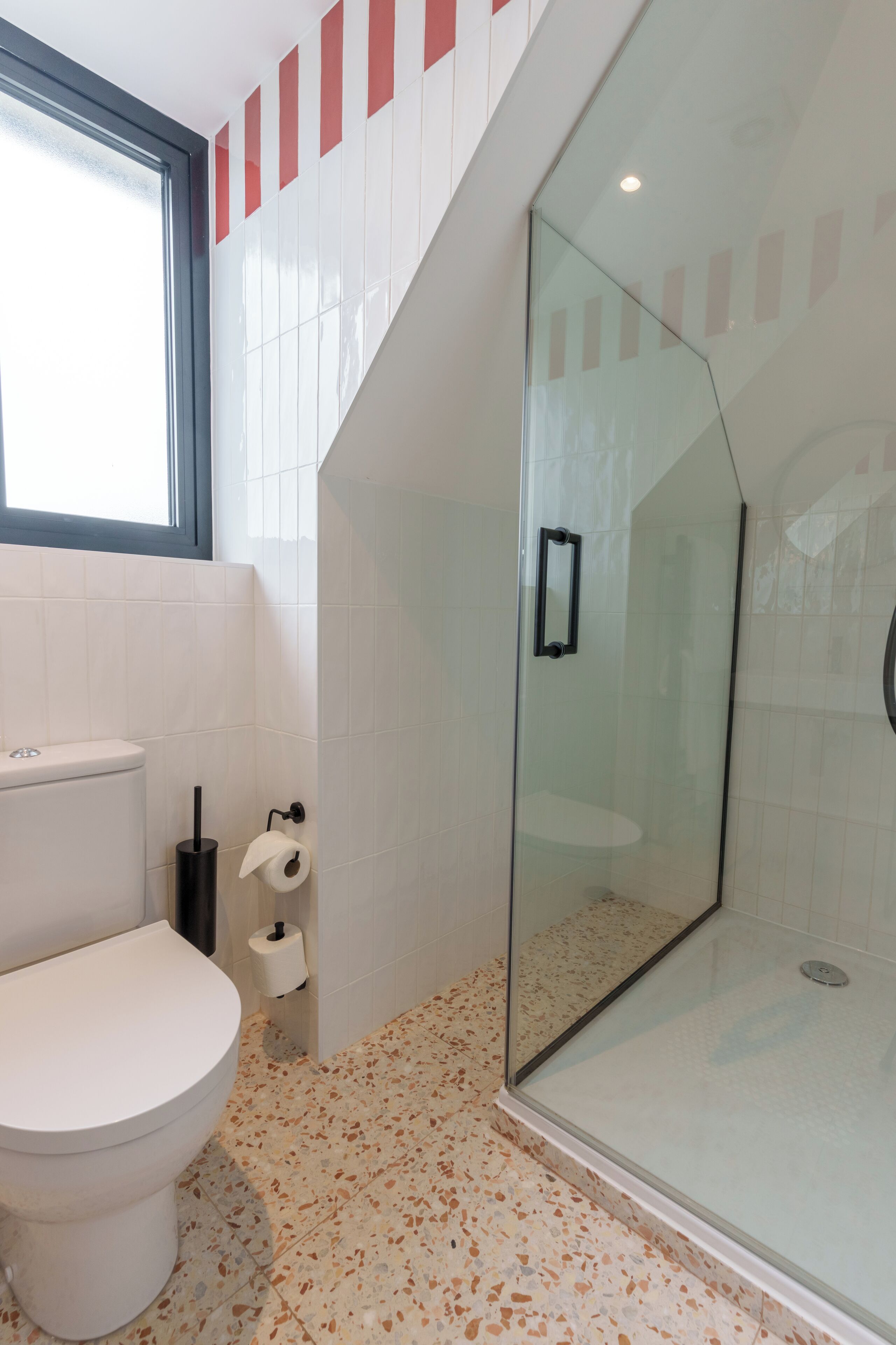 classic single room | bathroom | shower, designer toiletries, hair dryer, slippers