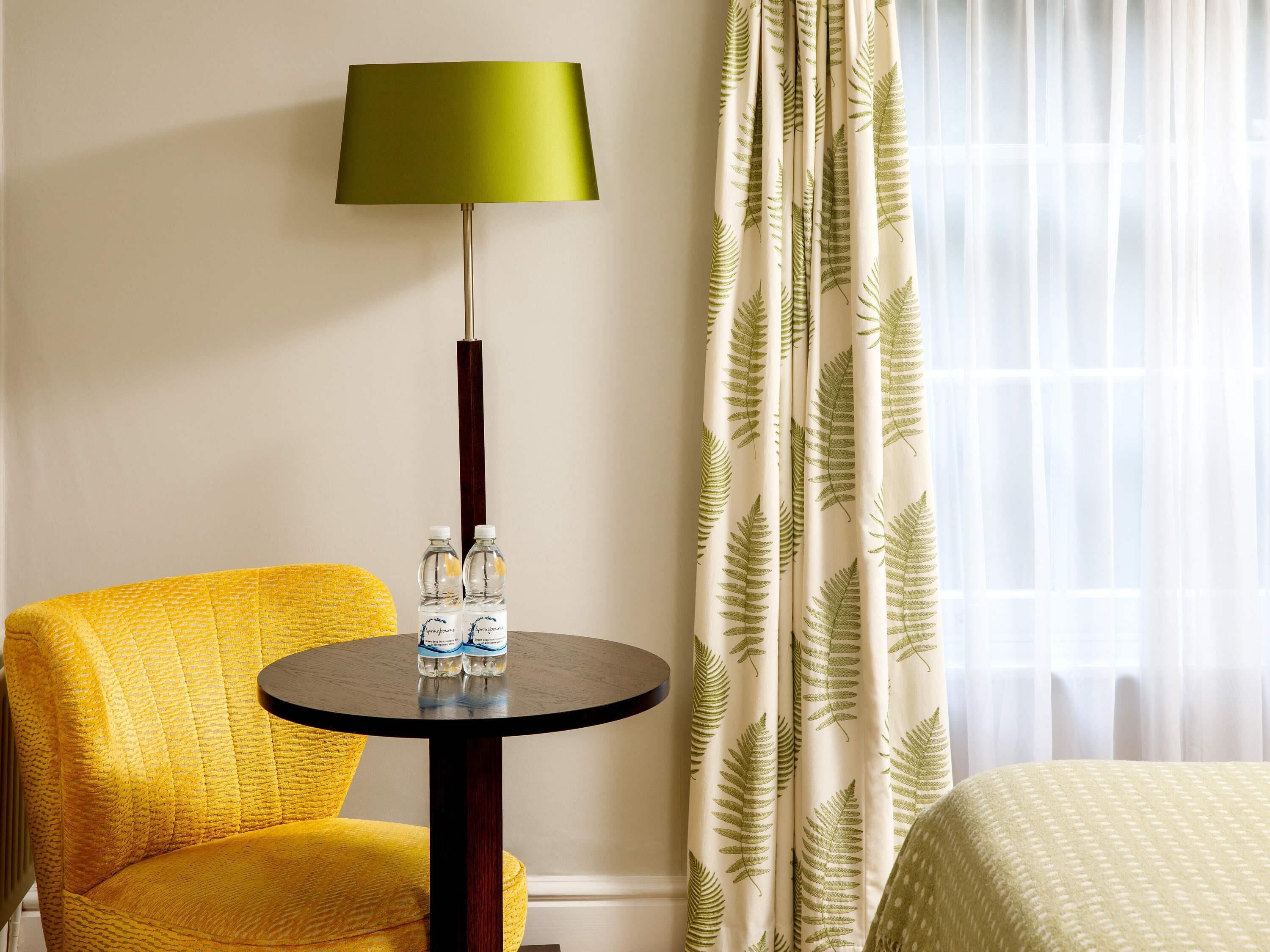 Bureau, fer et planche à repasser, Wi-Fi gratuit, draps fournis