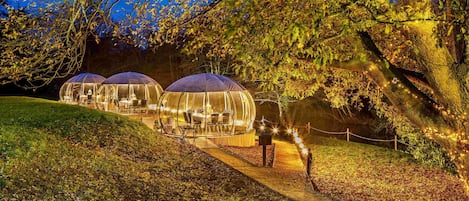 Breakfast, lunch, dinner served; British cuisine, garden views