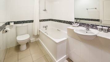 Buồng tắm vòi sen, đồ dùng nhà tắm miễn phí, máy sấy tóc, khăn tắm