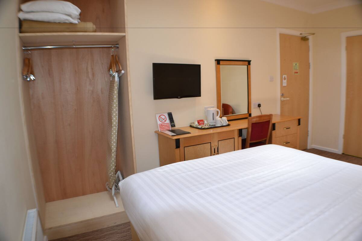 Soundproofing, iron/ironing board, free WiFi, bed sheets