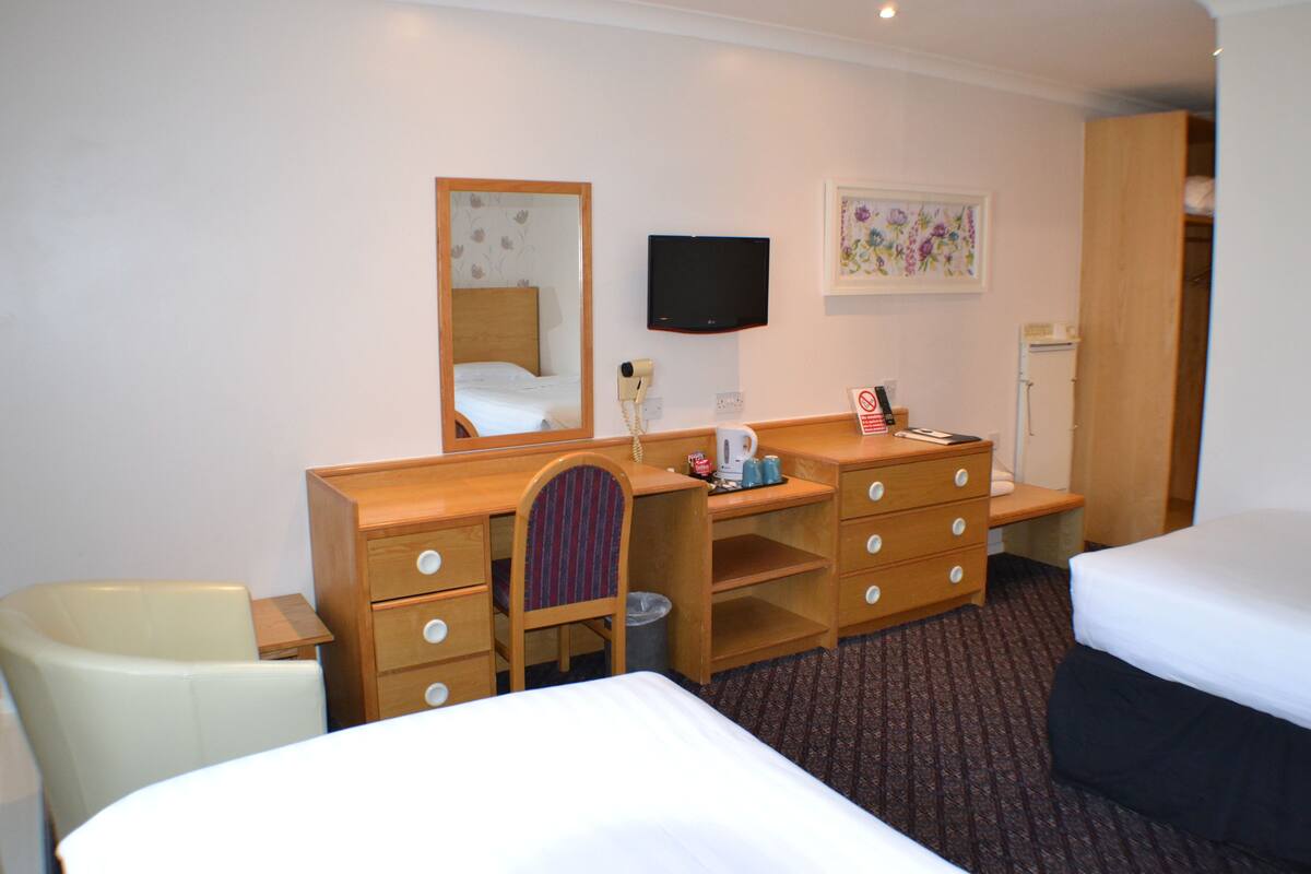 Twin Room (with Wet Room)