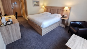 Double Room Ensuite With Walk In Shower | Soundproofing, iron/ironing board, WiFi (free), bed sheets - Chichester Park Hotel (Chichester)
