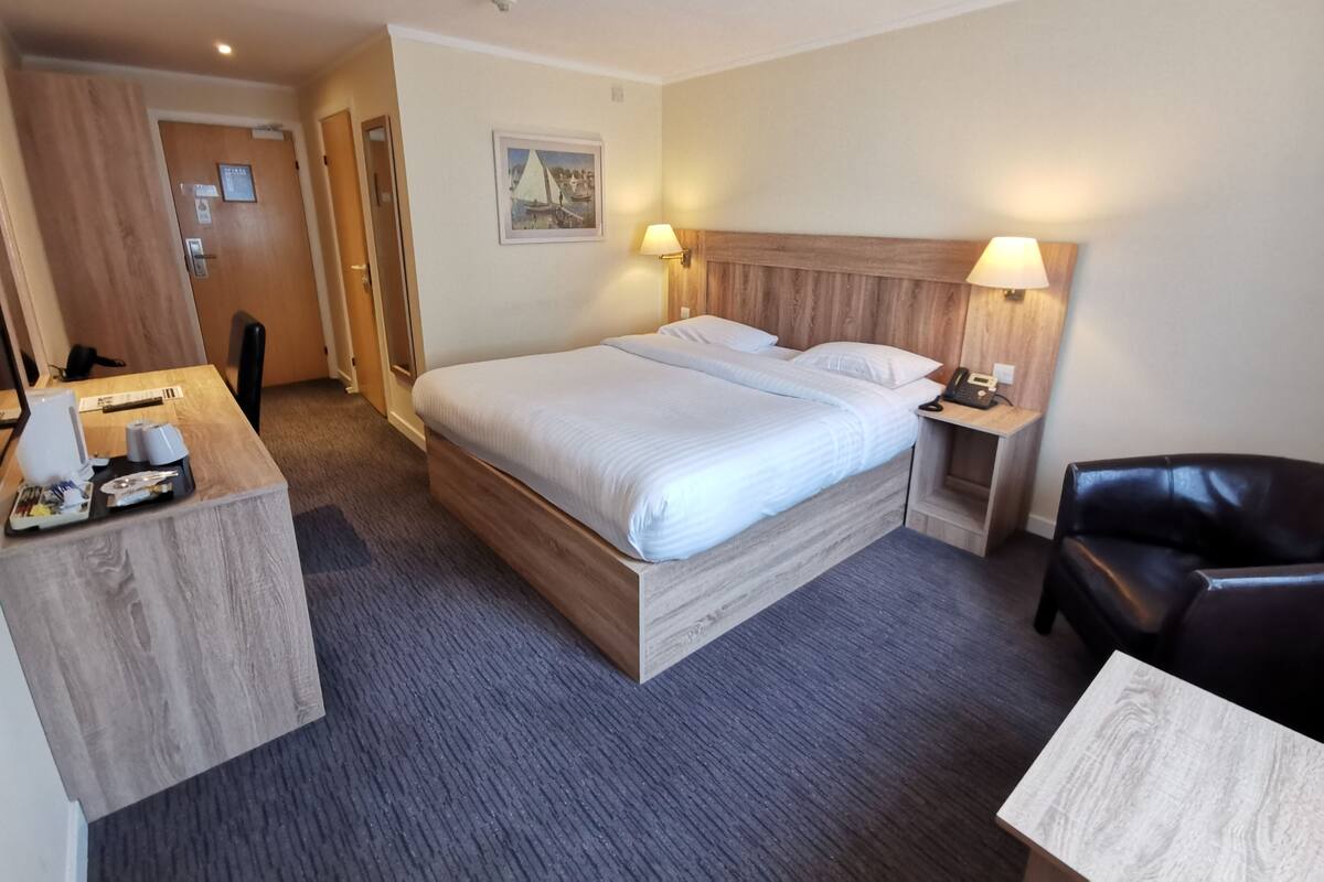 Double Room Ensuite With Walk In Shower