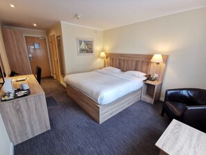 ダブルルーム エンスイート | 防音設備、アイロン / アイロン台、WiFi (無料)、ベッドシーツ