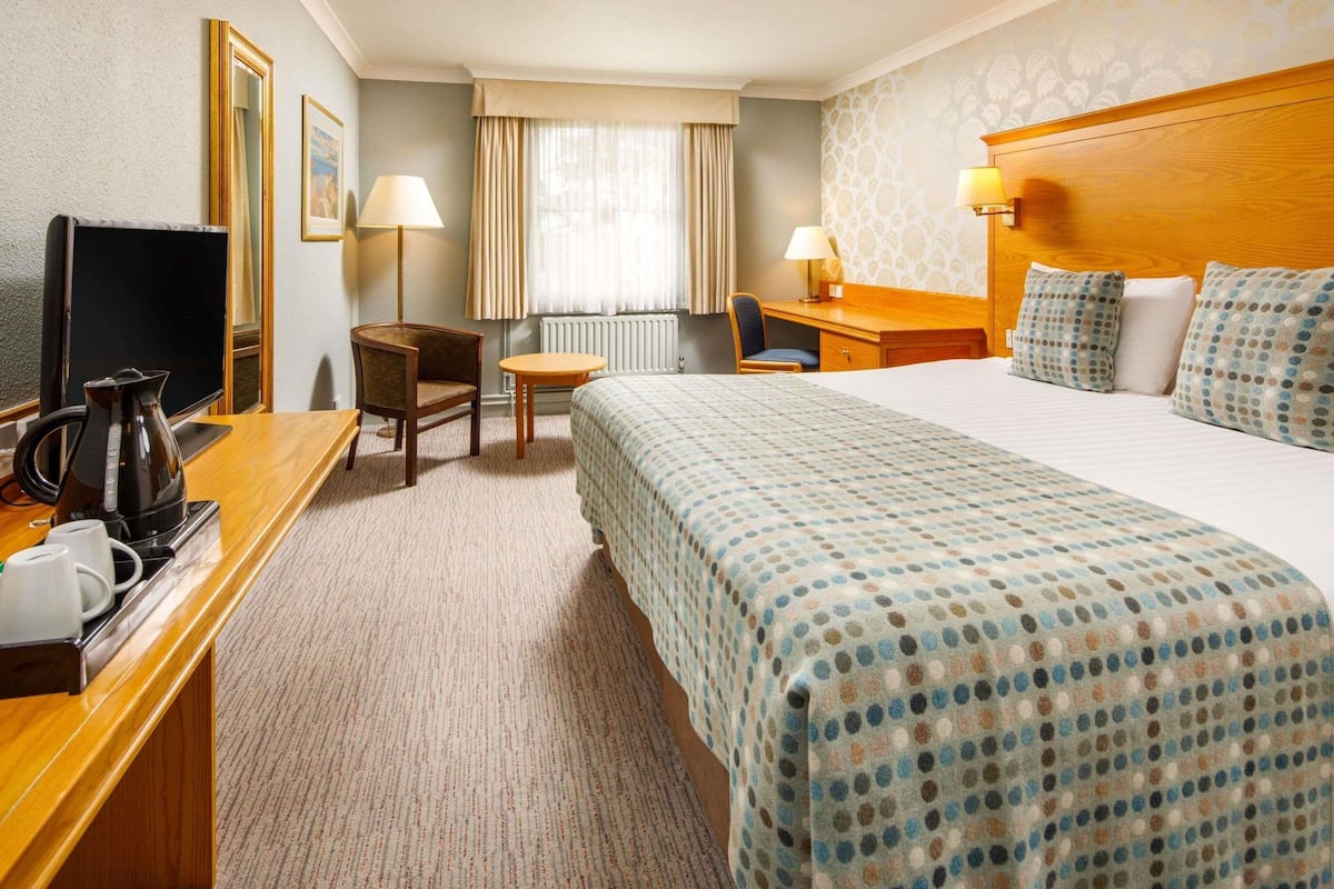 In-room safe, desk, iron/ironing board, free cots/infant beds