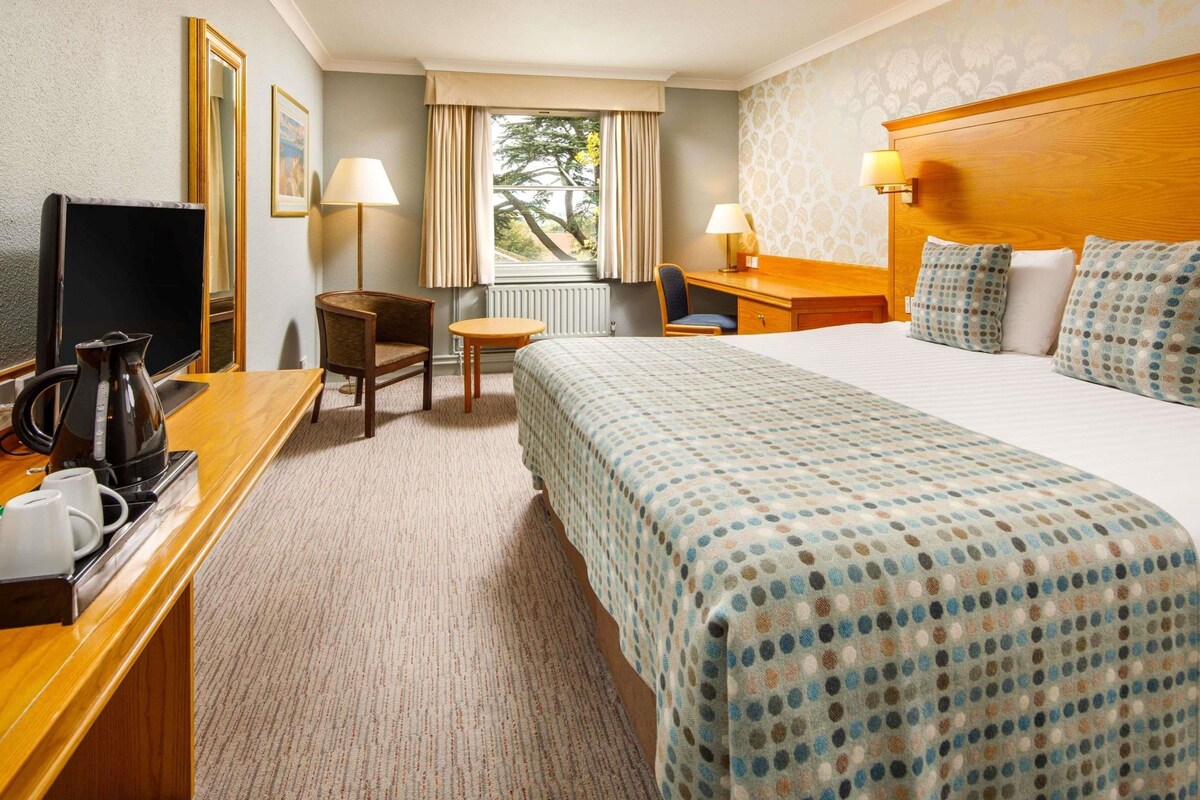 Classic Double Room, 1 Double Bed | In-room safe, desk, iron/ironing board, free cots/infant beds