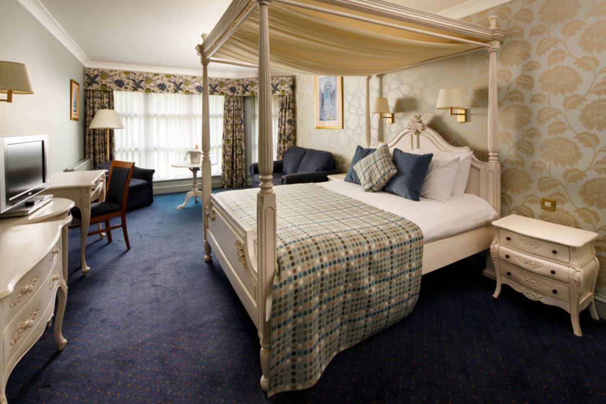 Superior Double Room, 1 Double Bed, Garden View | In-room safe, desk, iron/ironing board, free cots/infant beds