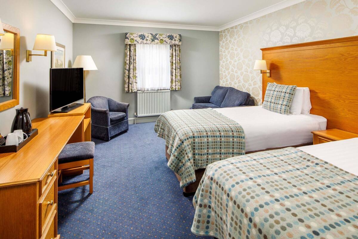 Classic Room, 2 Single Beds | In-room safe, desk, iron/ironing board, free cots/infant beds