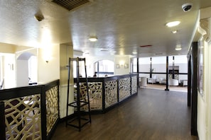 2 restaurants, breakfast, lunch, dinner served; international cuisine
