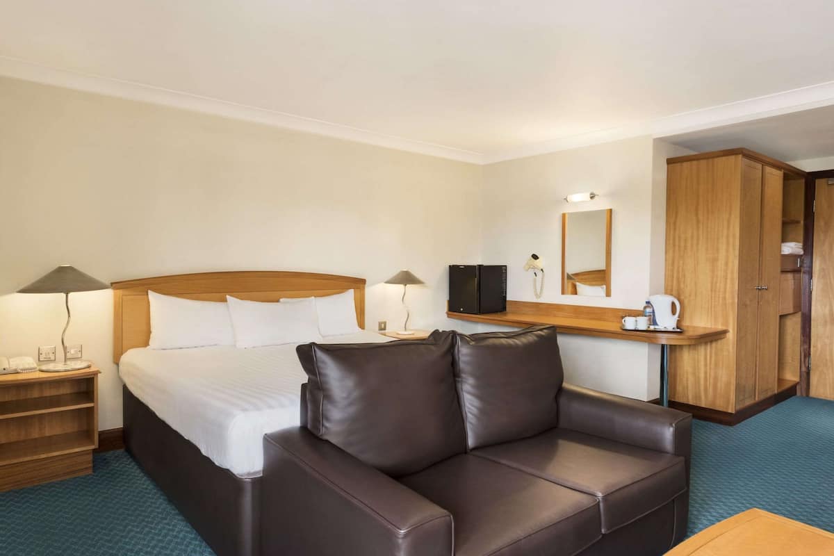 Family Room, 1 Double Bed with Sofa bed, Non Smoking | In-room safe, desk, iron/ironing board, free cribs/infant beds