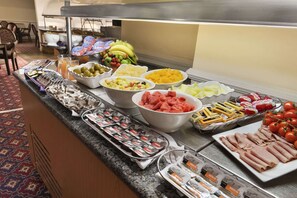 Daily buffet breakfast (GBP 9 per person) - Ramada by Wyndham Birmingham Solihull (Solihull)