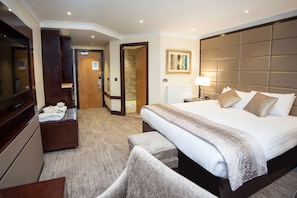 Executive Room, 1 Double Bed, Non Smoking | In-room safe, desk, iron/ironing board, free cots/infant beds