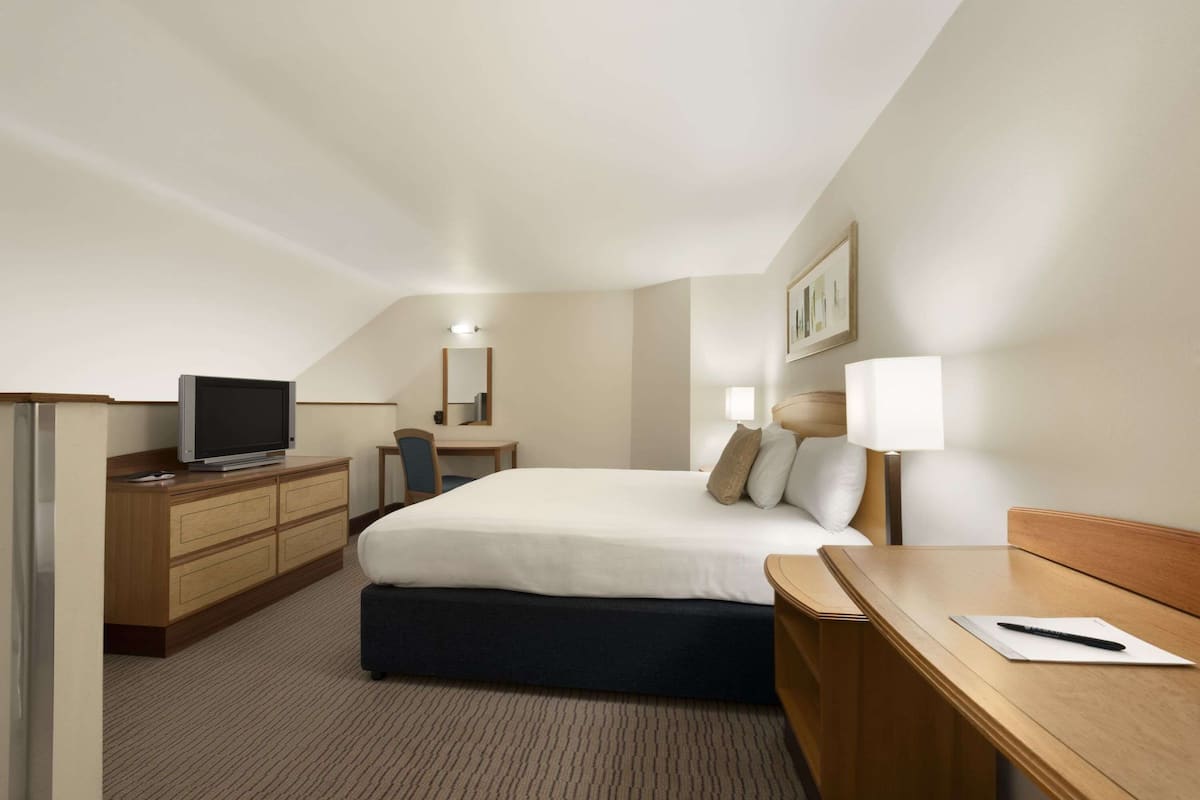 Suite, 1 Double Bed, Non Smoking | In-room safe, desk, iron/ironing board, free cribs/infant beds