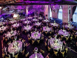 Indoor wedding - Mercure Manchester Piccadilly Hotel (Manchester)