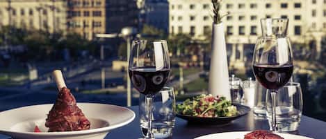 Breakfast, lunch, dinner served; British cuisine, garden views