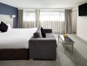 Coffre-fort, bureau, fer et planche à repasser, accès au Wi-Fi (inclus)