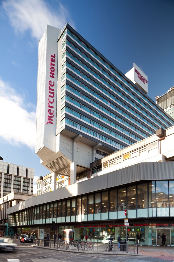 Front of property - Mercure Manchester Piccadilly Hotel (Manchester)