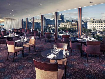 Se sirven desayunos y cocina británica (con vistas al jardín) 