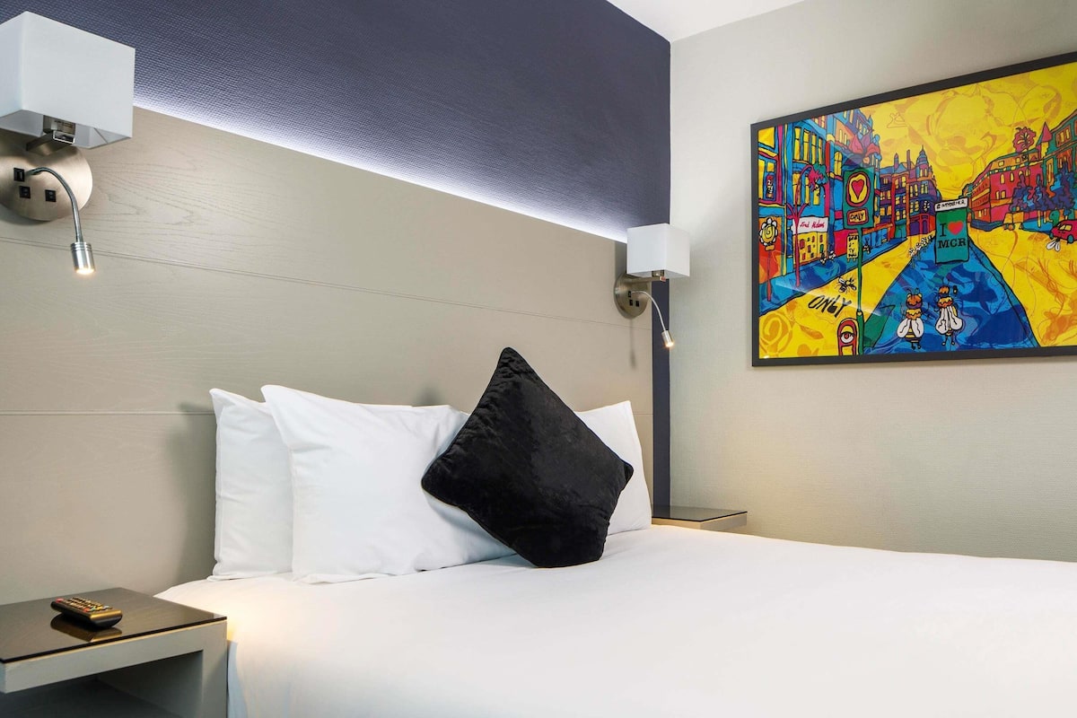 1 bedroom, in-room safe, desk, iron/ironing board