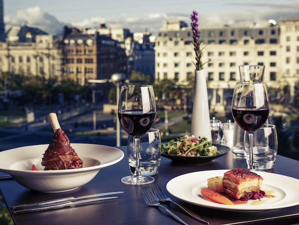 Breakfast, lunch, dinner served; British cuisine, garden views