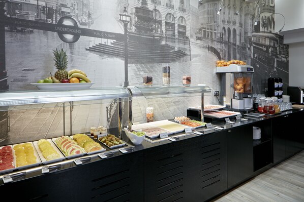 Daily full breakfast (GBP 25 per person)