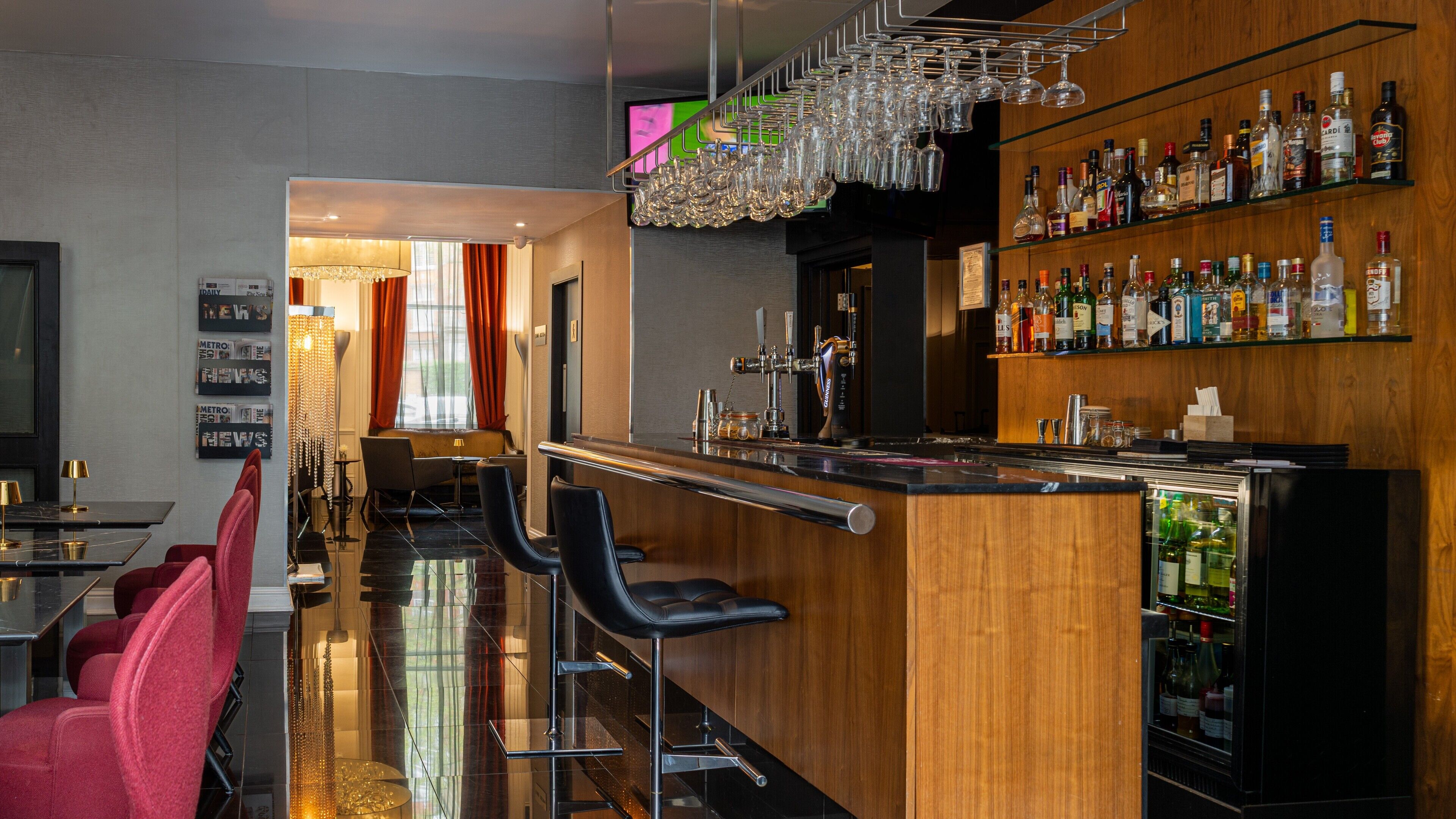 Photo - The Queens Gate Hotel