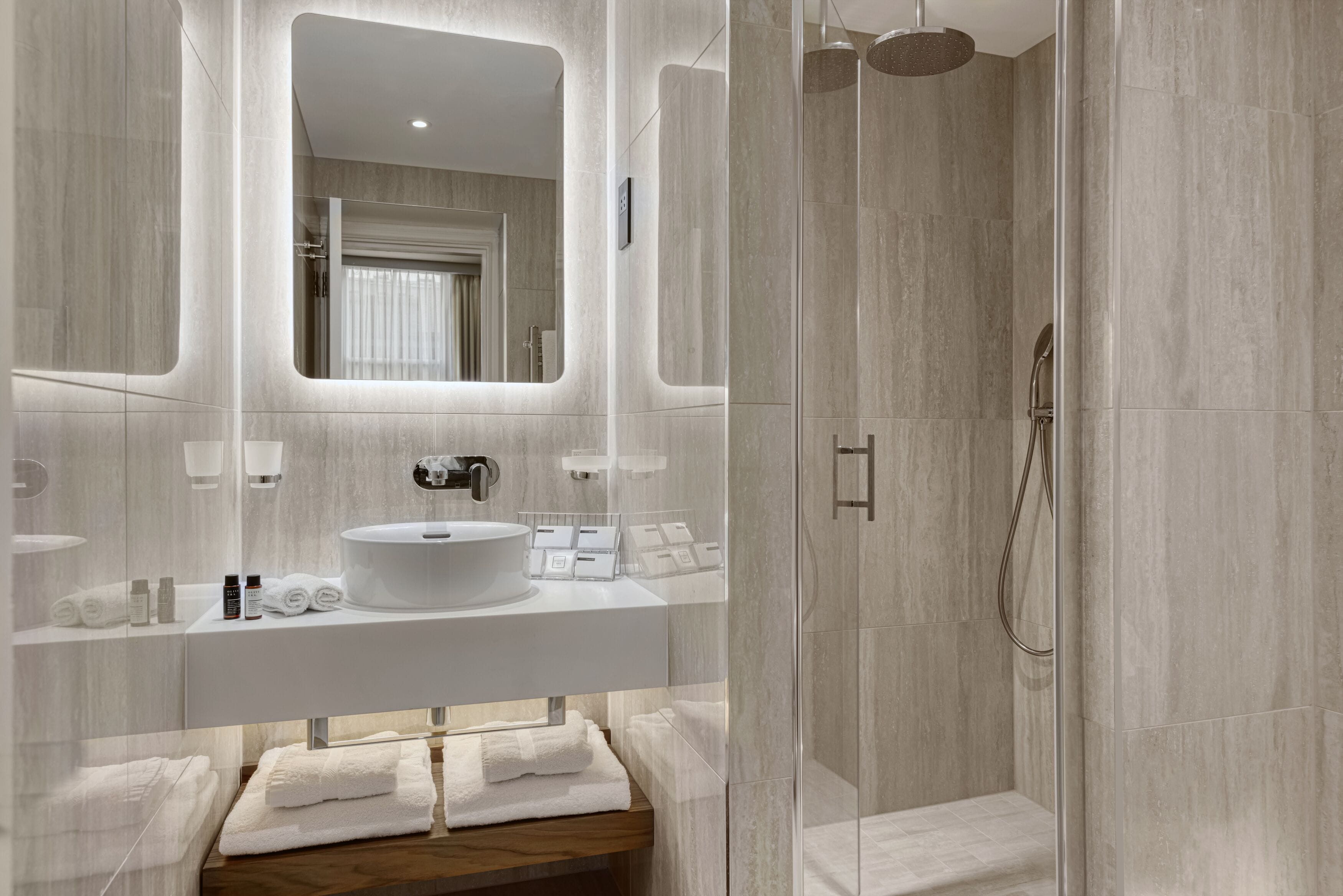 Deluxe Triple Room, 3 Single Beds | Bathroom | Free toiletries, hair dryer, bathrobes, towels