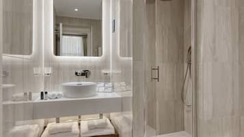 Deluxe Triple Room, 3 Single Beds | Bathroom | Free toiletries, hair dryer, bathrobes, towels