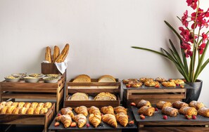Tägliches großes Frühstück gegen Gebühr