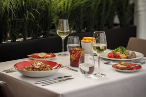 Petit déjeuner complet (25 GBP par personne)