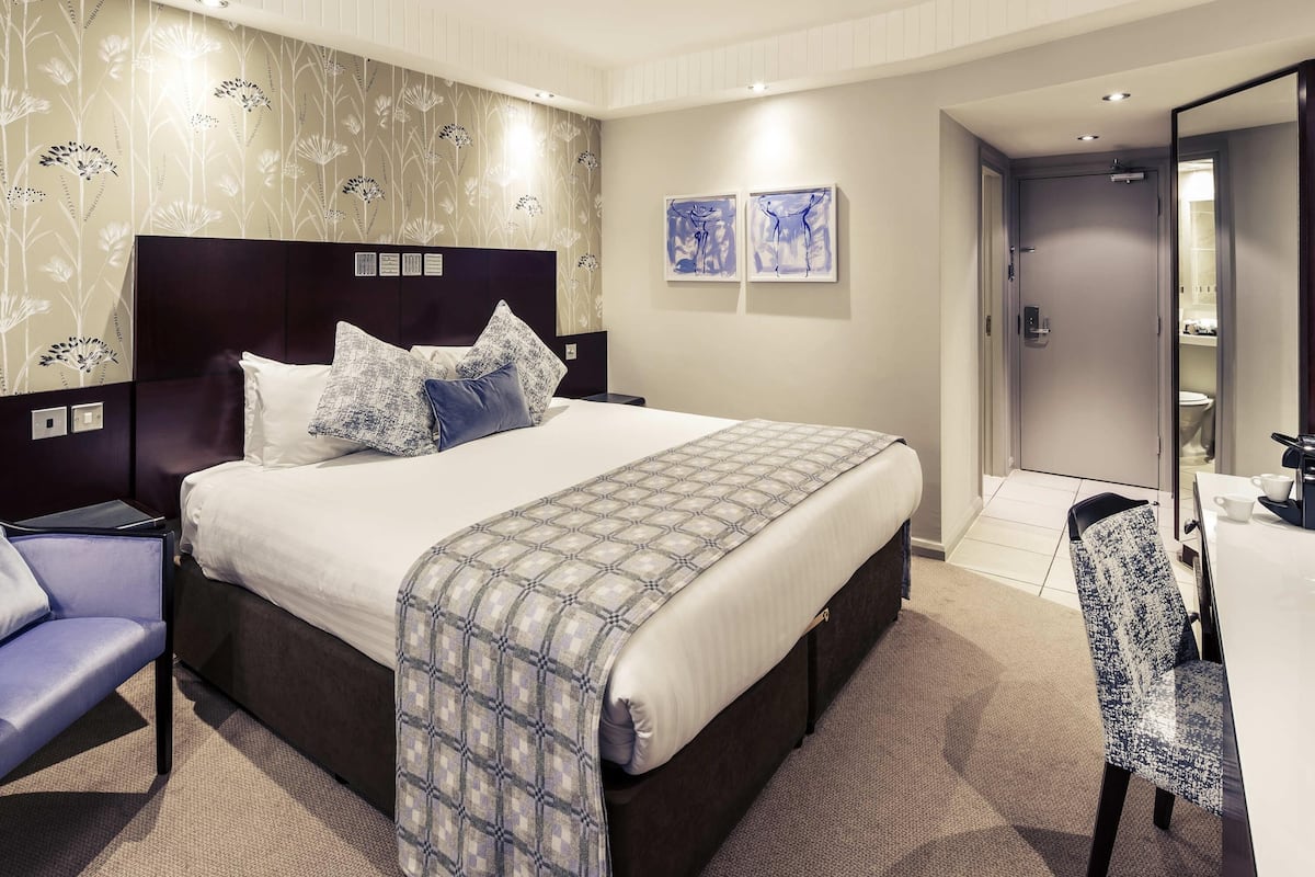 classic room, 1 double bed | desk, iron/ironing board, free wifi, bed sheets