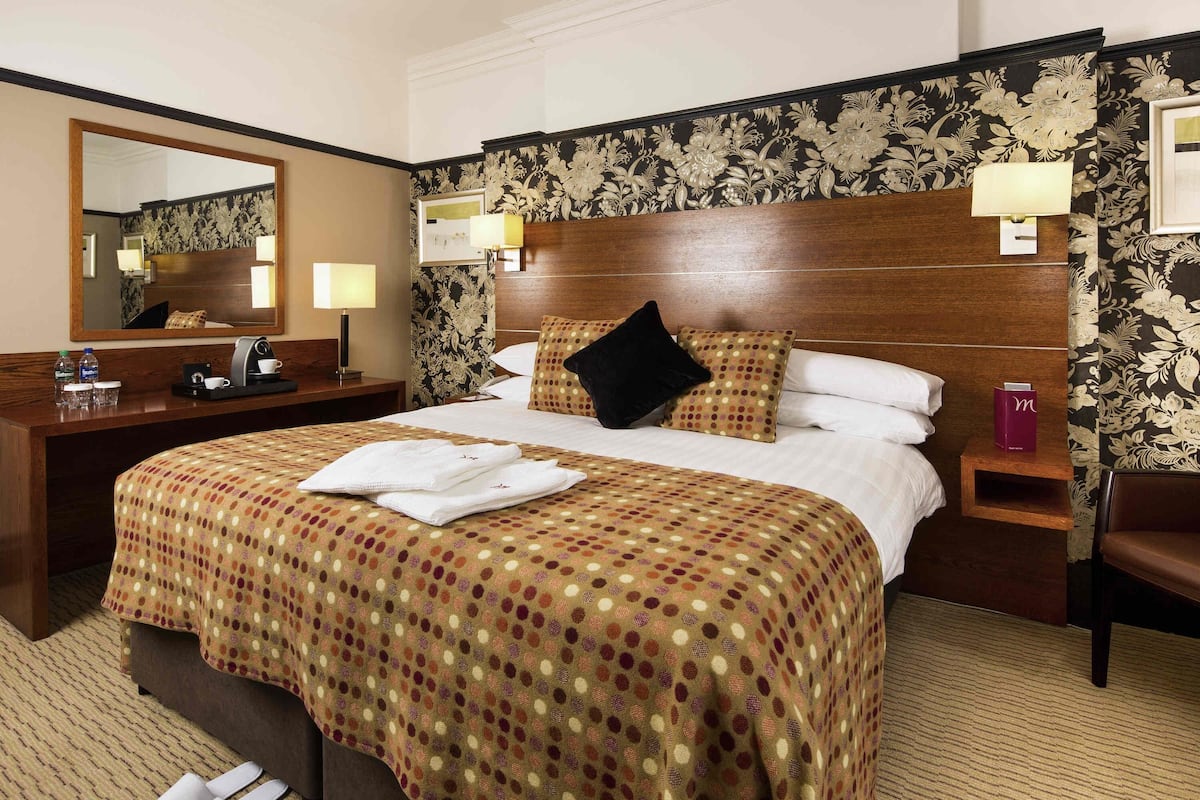 Privilege, Room, 1 Double Bed, Garden View | Desk, iron/ironing board, free WiFi, bed sheets