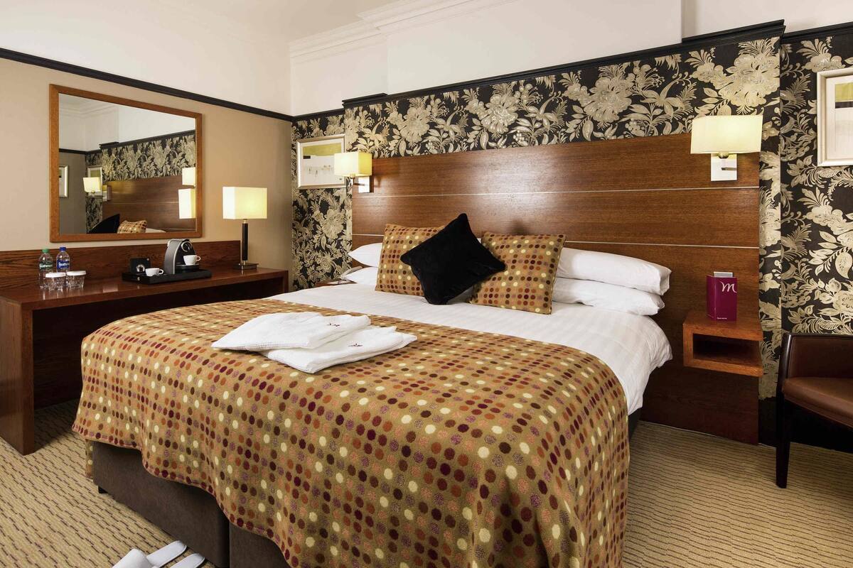 Privilege, Rom, 1 dobbeltseng, hageutsikt | Skrivebord, strykejern/-brett, wi-fi (inkludert) og sengetøy