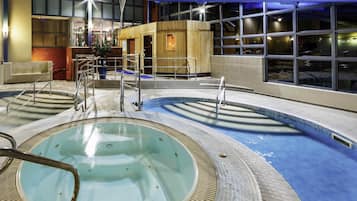 Indoor pool, sun loungers