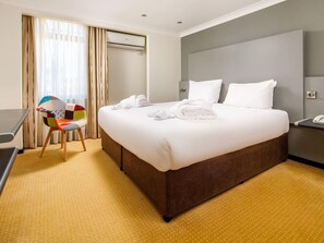 Suite – superior, 1 dobbeltseng | Safe på rommet, skrivebord, strykejern/-brett og barnesenger (inkludert)