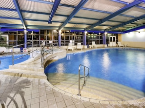 Indoor pool, sun loungers